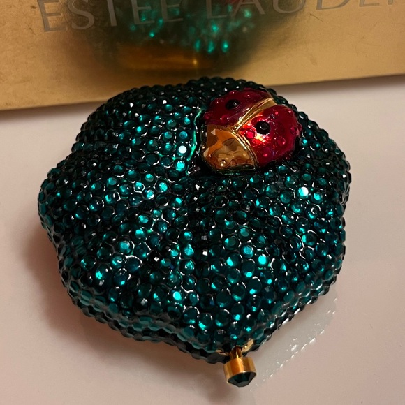 Estee Lauder Accessories - NWOT VINTAGE Estée Lauder Swarovski Crystal All the buzz Lady  Bug Leaf Compact